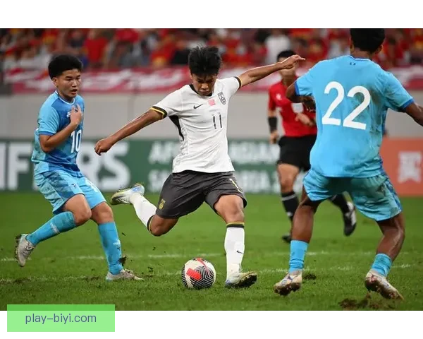 中国U23亚洲杯决赛后全队与远征球迷同框定格荣耀时刻_ro68h2pp